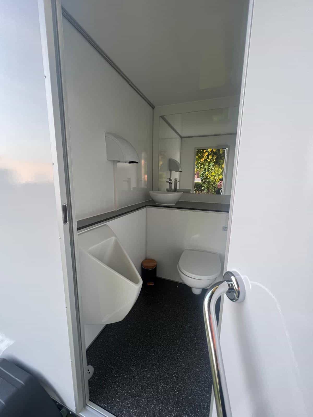 VIP WC-wagen thumbnail 2