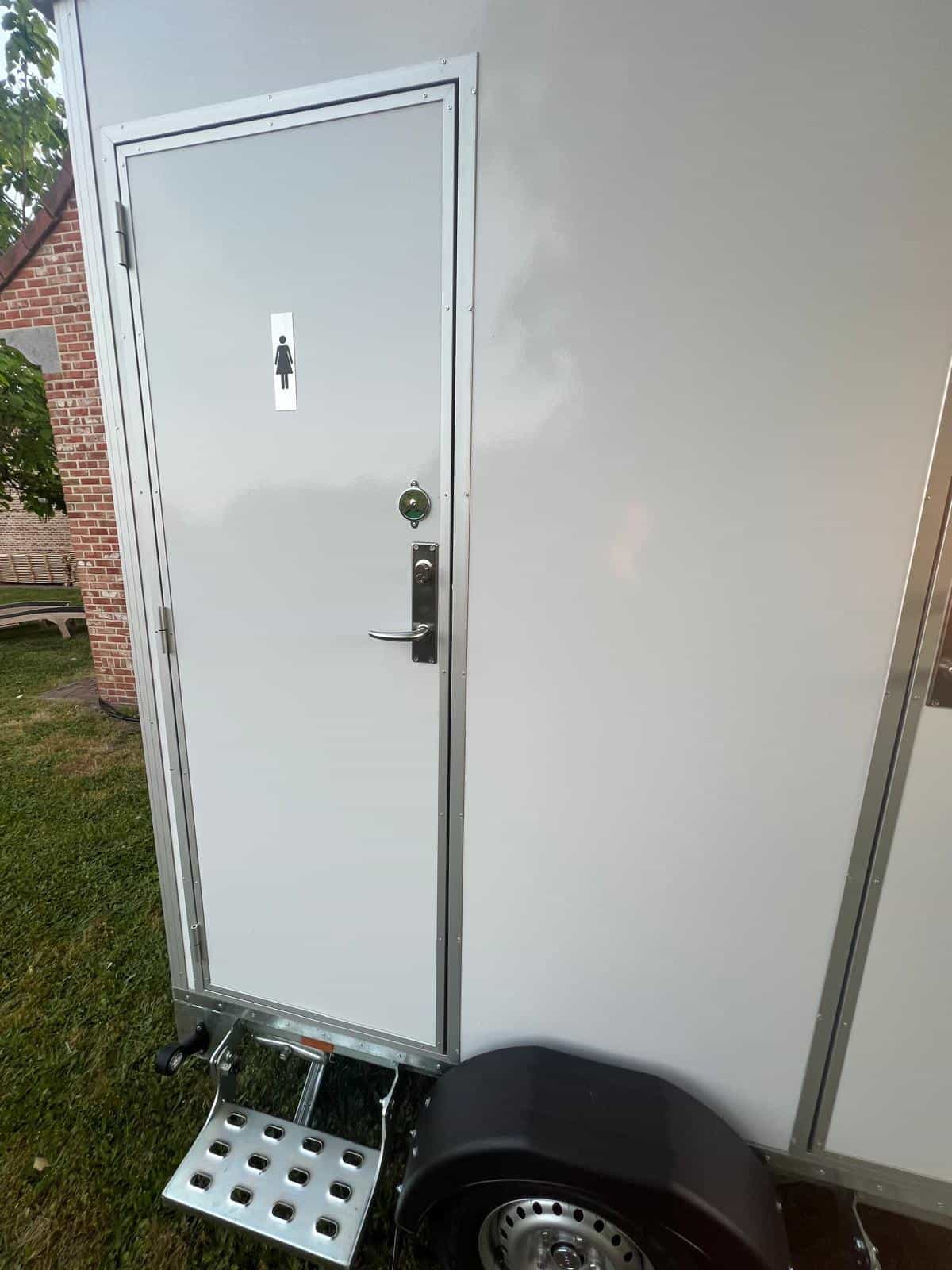 VIP WC-wagen thumbnail 6